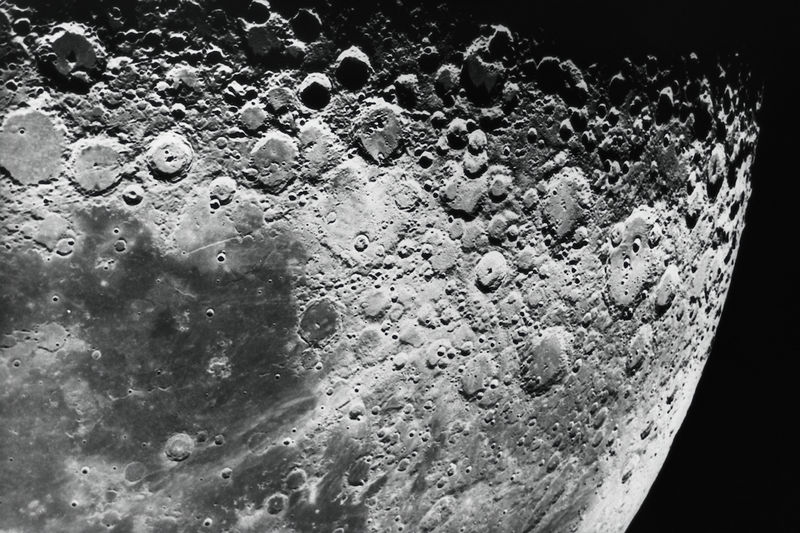Лунные кратеры